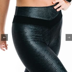 Zyia Black Kakadu Brilliant Leggings Size 2